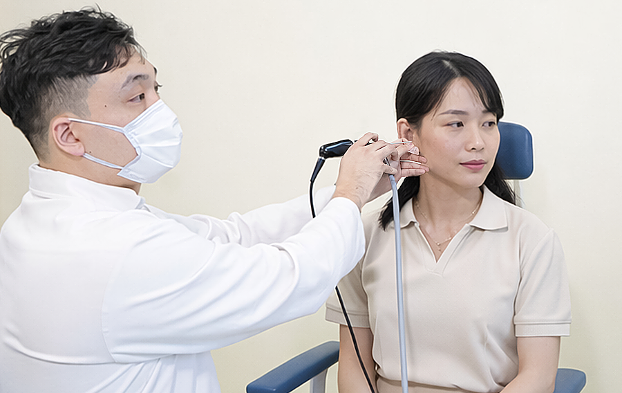 Côn trùng chui vào tai gây thủng màng nhĩ