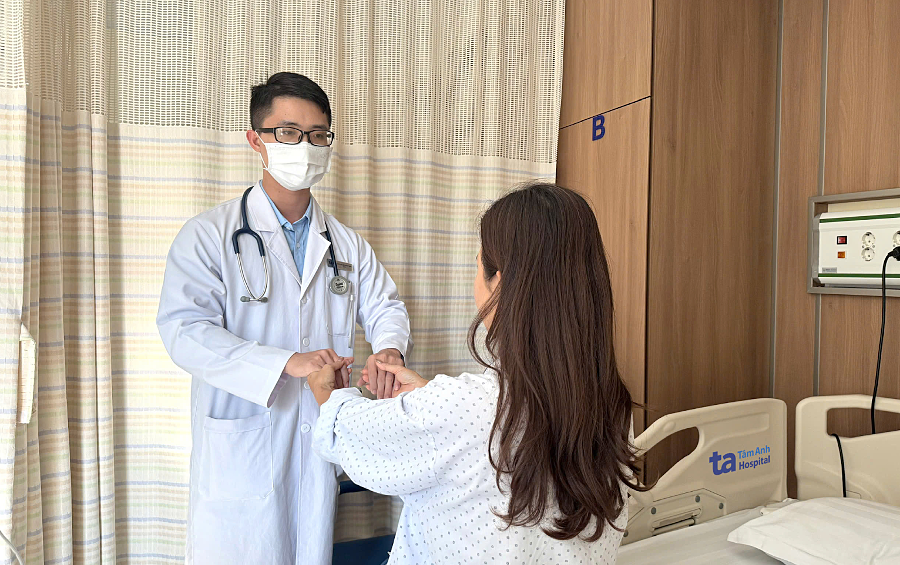 Đau đầu do đột quỵ thể huyết khối tĩnh mạch nội sọ