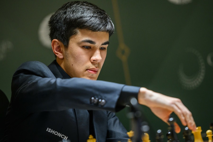 Sindarov hạ Caruana, độc chiếm đỉnh bảng Candidates 2026