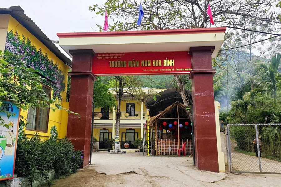 Phát hiện thịt có 'màu lạ', hơn 100 phụ huynh cho con nghỉ học