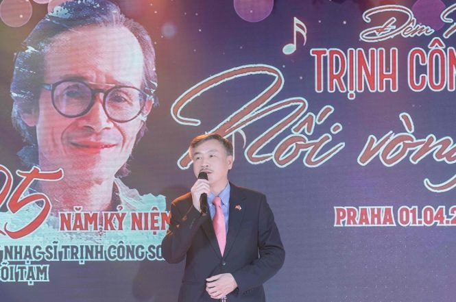 Đêm nhạc Trịnh Công Sơn kết nối cộng đồng người Việt tại CH Séc