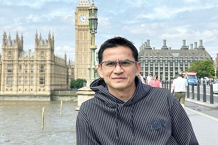 Gu mặc của huyền thoại bóng đá Thái Lan Kiatisuk