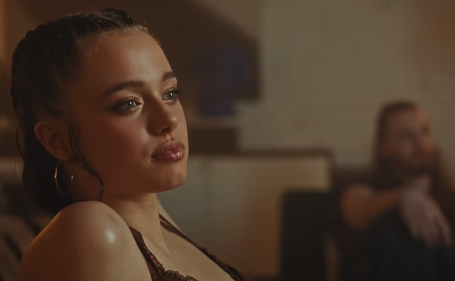 Con gái Angelina Jolie đóng MV Kpop