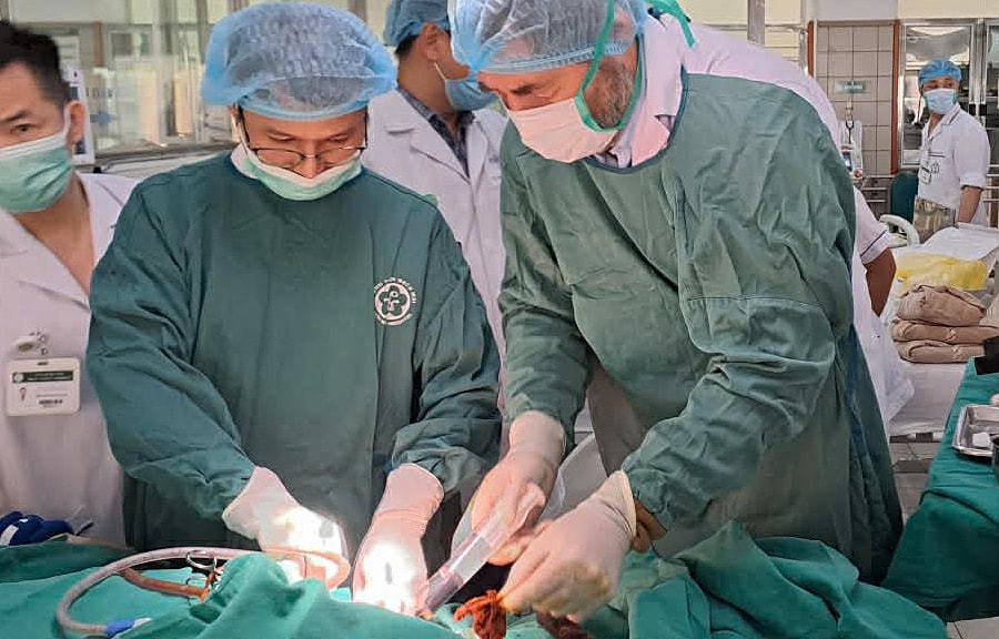 Phục hồi vết thương lớn sau mổ bằng đa công nghệ