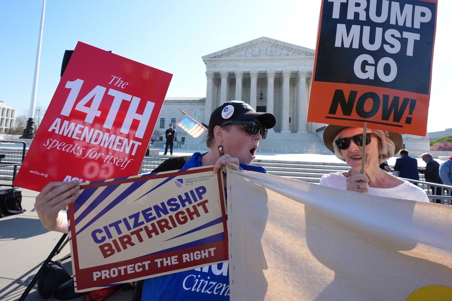Nghịch lý trong cuộc chiến xóa luật 'sinh ở Mỹ là công dân Mỹ'