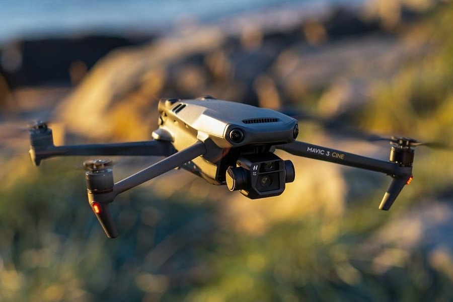 Cảnh nhạy cảm vô tình bị flycam quay lại, có quyền đòi gỡ?