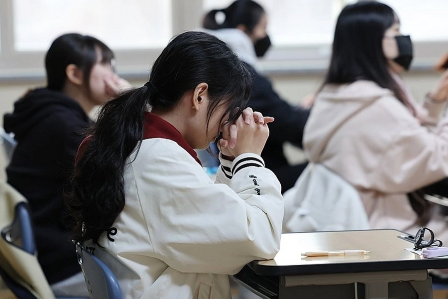 Nước châu Á nào cấm máy bay cất, hạ cánh trong ngày thi đại học?