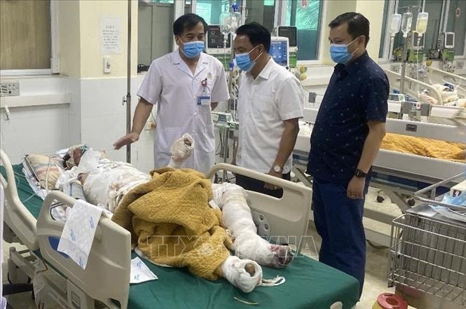 Hỗ trợ 3 bệnh nhân bị bỏng nặng khi tham gia chữa cháy rừng