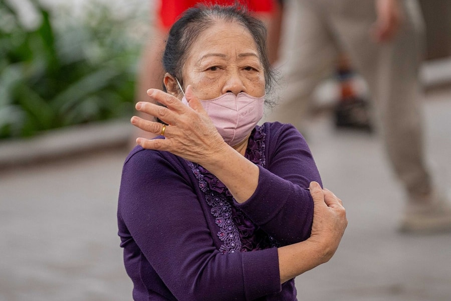 Cách giảm đau khớp ở người lớn tuổi