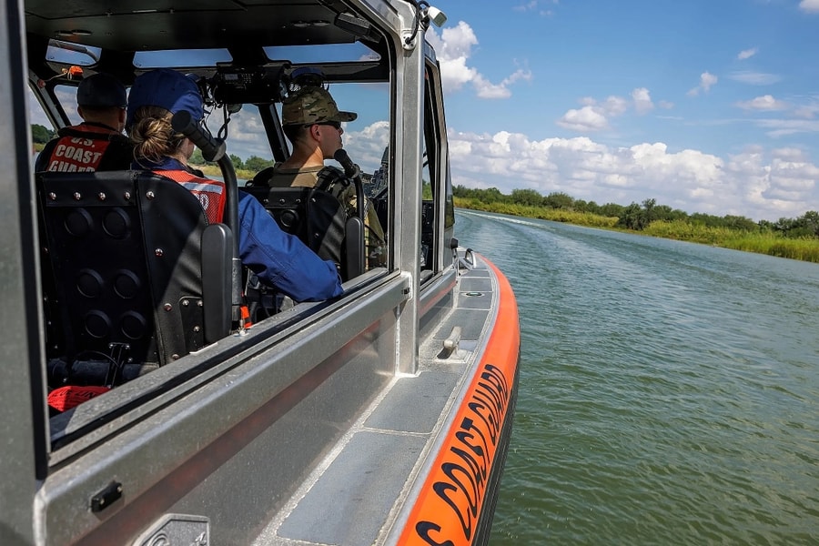 Hàng nghìn nhân viên Tuần duyên Mỹ mòn mỏi chờ lương