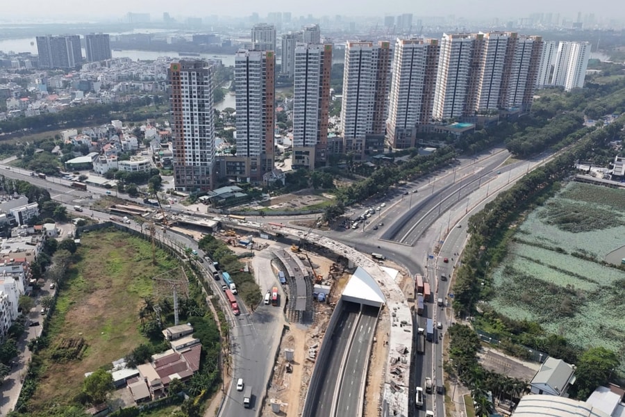 Sắp thông xe thêm nhánh cầu tại nút giao lớn nhất TP HCM