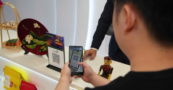 Du khách Trung Quốc có thể dùng ví điện tử Alipay để quét mã thanh toán tại Việt Nam