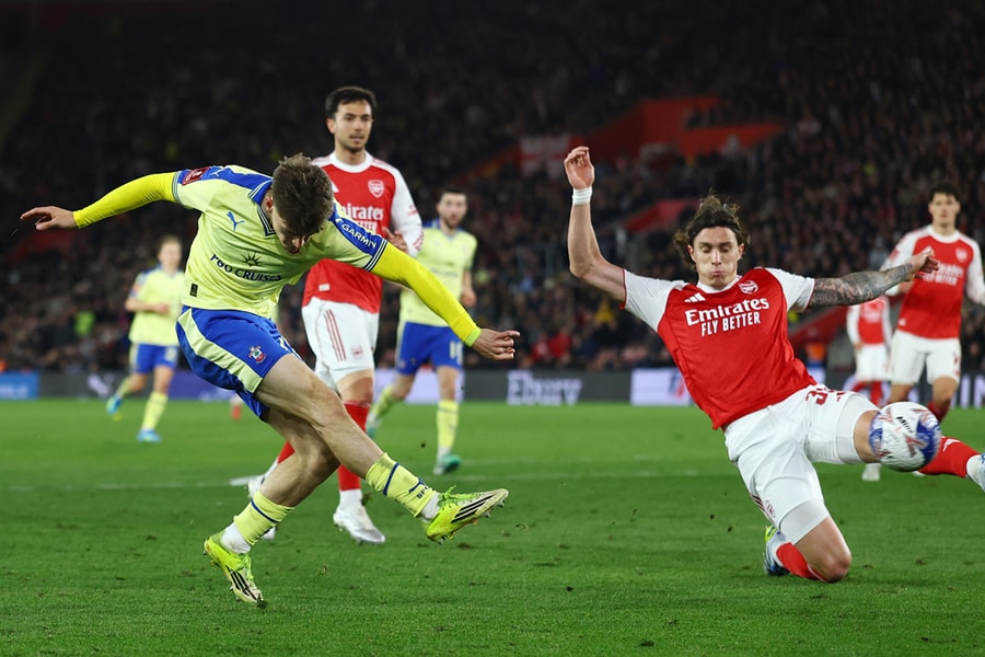 Thua sốc đội hạng dưới, Arsenal bị loại khỏi FA Cup