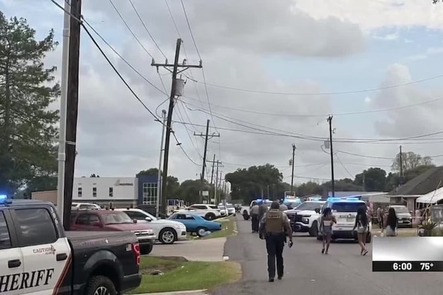 Xe lao vào đám đông ở Mỹ, hơn 20 người bị thương