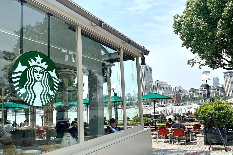 Lý do Starbucks 'bán mình' ở Trung Quốc