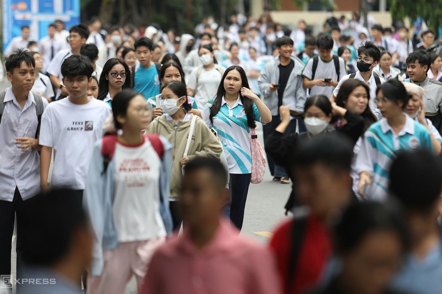 Thí sinh 'nhăn mặt' vì đề thi đánh giá năng lực Đại học Quốc gia TP HCM