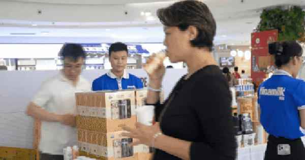 VIDEO: Gian hàng Vinamilk hút khách tại lễ hội "Tôn vinh cà phê - trà Việt"