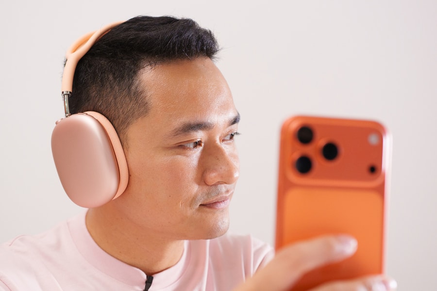 Mở hộp tai nghe AirPods Max 2 giá 15 triệu đồng