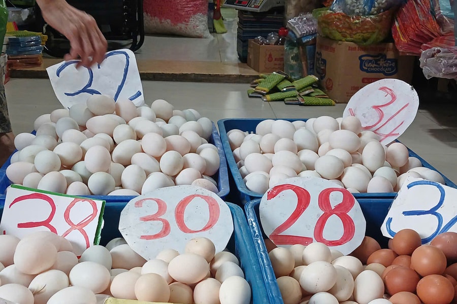 Giá trứng và rau xanh giảm mạnh