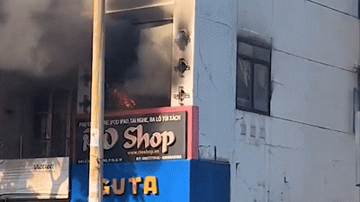 Cháy nhà 4 tầng ở trung tâm TP HCM