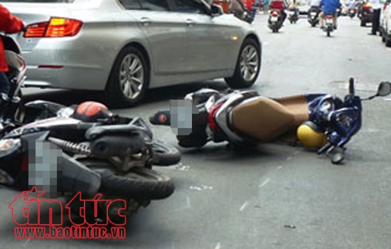 Va chạm giữa xe taxi và xe máy khiến một người tử vong