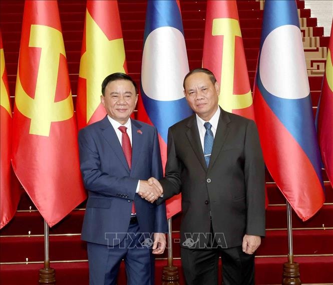 Thường trực Ban Bí thư Trần Cẩm Tú hội đàm với Thường trực Ban Bí thư Trung ương Đảng Nhân dân Cách mạng Lào