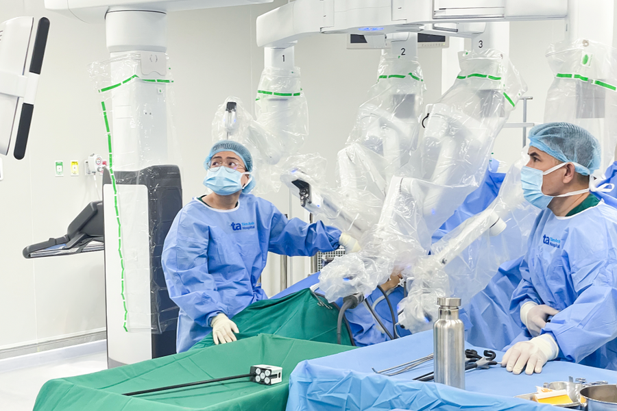 Robot phẫu thuật 'sửa' cơ hoành cho người đàn ông