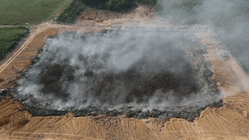 Bãi rác cháy hơn một tuần, khói tấn công khu dân cư