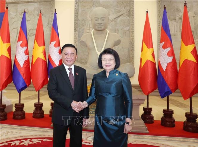 Thường trực Ban Bí thư Trần Cẩm Tú hội kiến Thủ tướng Campuchia Hun Manet