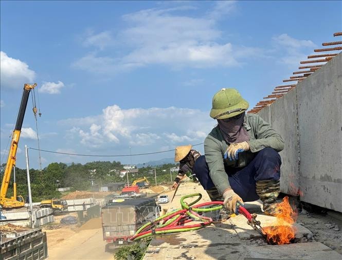 Tuyên Quang nắng nóng gay gắt, ảnh hưởng đời sống người dân