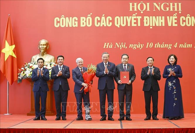 Hội nghị công bố các Quyết định về công tác cán bộ của Đảng ủy Quốc hội