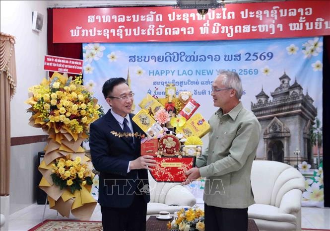 Thăm, chúc mừng nhân dịp Tết cổ truyền Bunpimay và Chôl Chnăm Thmây