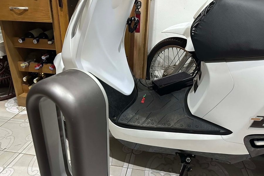 Hộ gia đình sạc nhiều xe máy điện vào mùa nóng có an toàn?