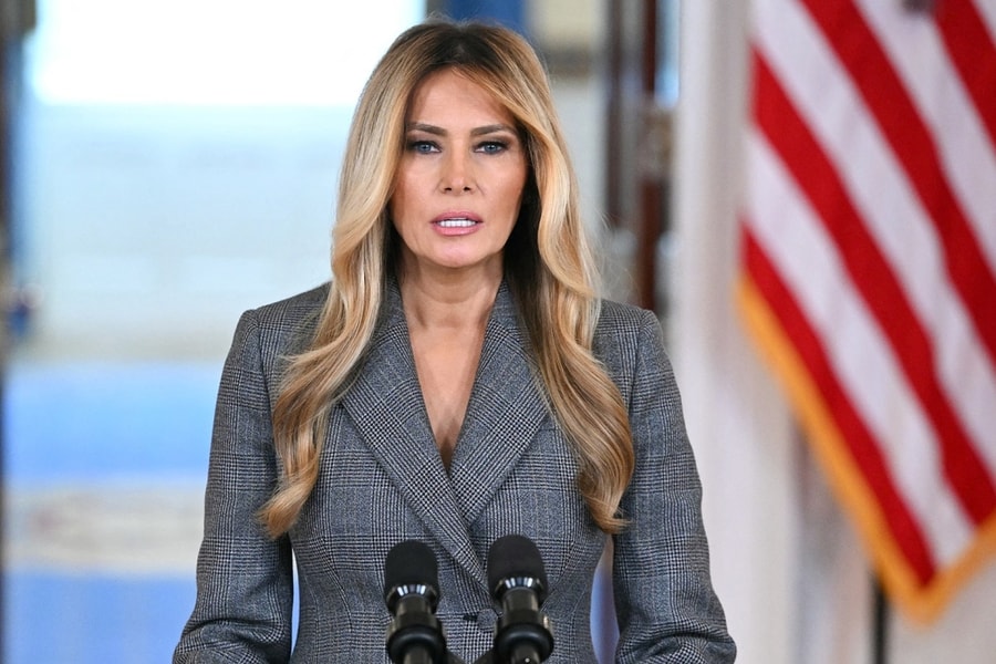 Bà Melania bác bỏ có liên hệ với tỷ phú ấu dâm Epstein