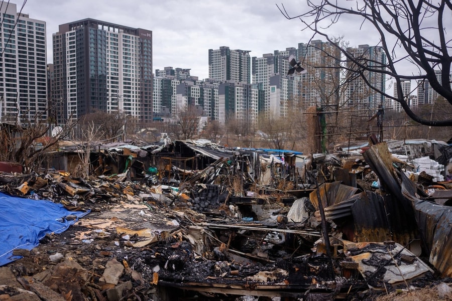 40 năm làm 'người vô hình' giữa phố nhà giàu Gangnam