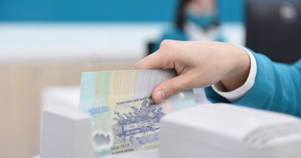 Một loạt ngân hàng giảm lãi suất tiền gửi ngay sau cuộc họp với Thống đốc Phạm Đức Ấn