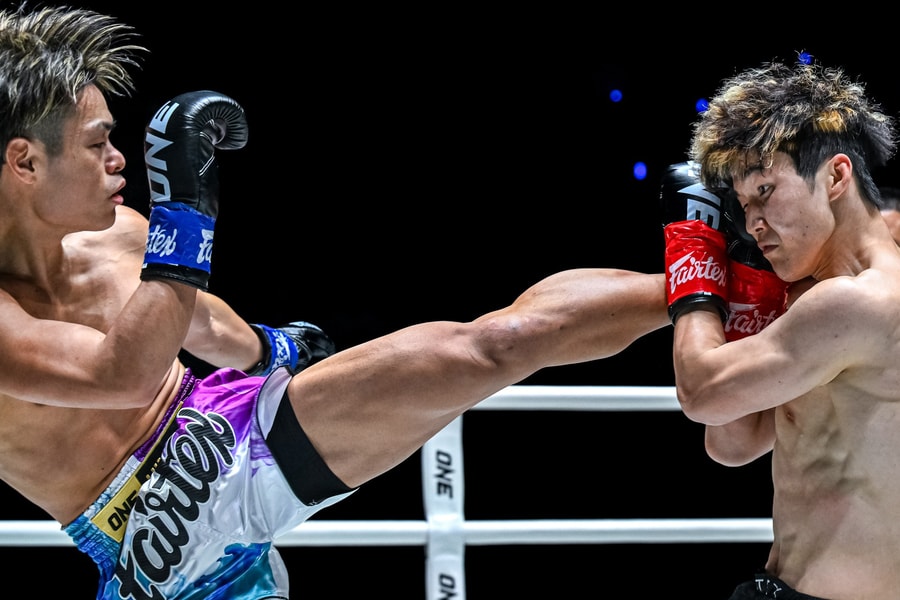 Đối thủ sao chép đòn đánh, võ sĩ Trung Quốc bất ngờ ngã gục