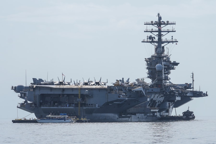 WSJ: Tàu chiến Mỹ lần đầu vượt eo biển Hormuz kể từ khi chiến sự bùng phát