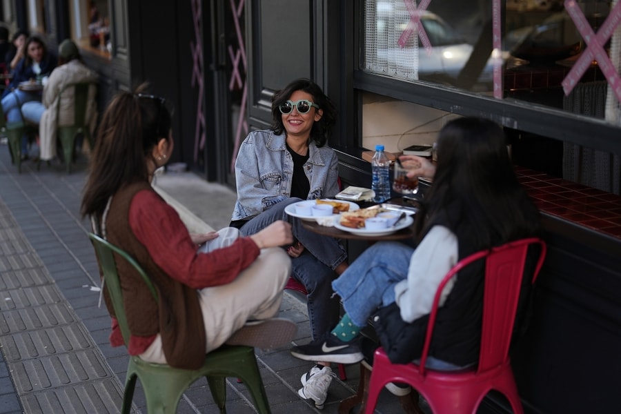 Người Iran vừa mừng vừa lo với lệnh ngừng bắn