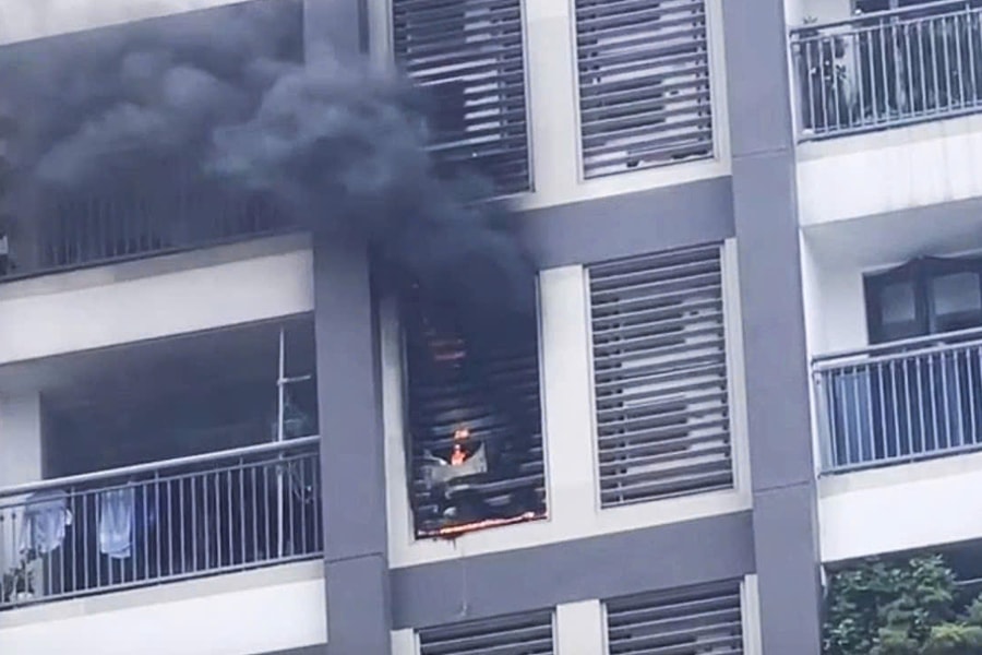 Cháy căn hộ tầng 10 chung cư ở TP HCM