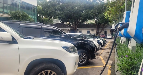 Nếu 100 ngàn xe ô tô cùng sạc một lúc sẽ tác động tới hệ thống điện thế nào?