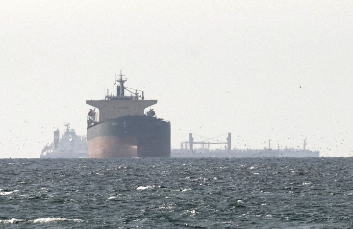 Iran nói Mỹ đưa ra đòi hỏi quá đáng, 3 tàu chở dầu cỡ lớn đi qua eo Hormuz