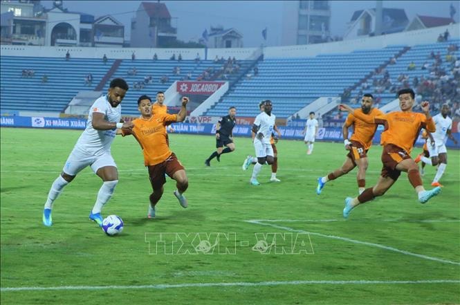 V.League 1-2025/2026: Thu hẹp khoảng cách