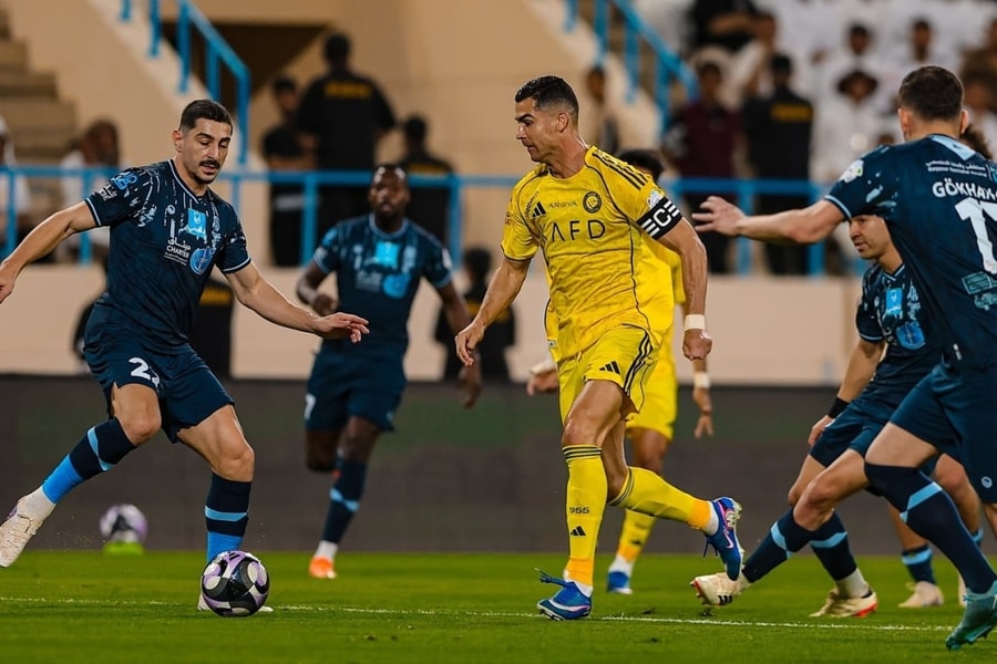 Ronaldo giúp Al Nassr thắng trận thứ 16 liên tiếp