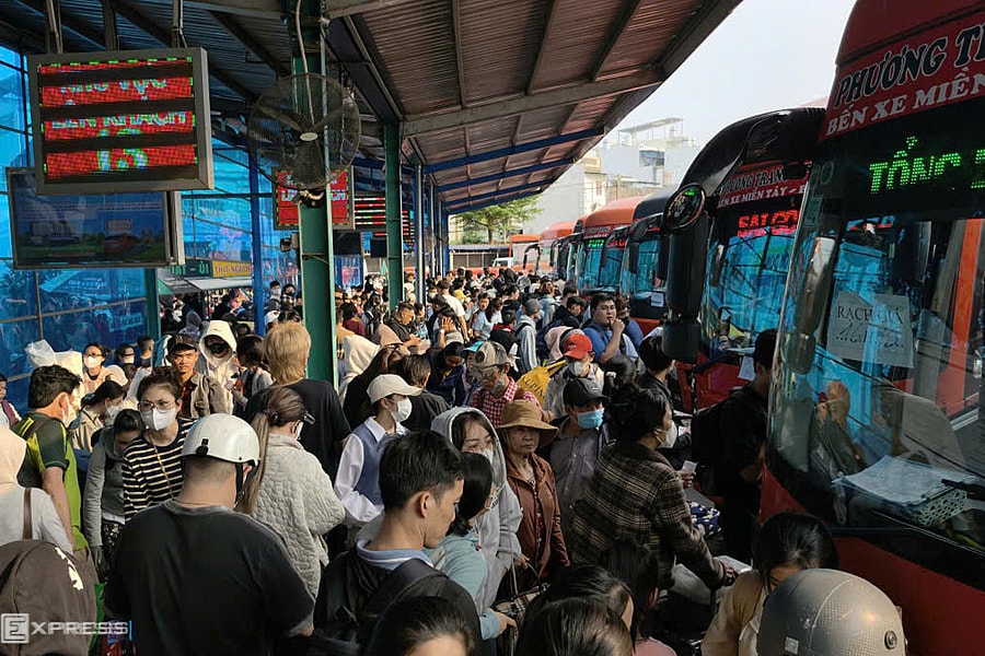 Đề xuất phạt 8-14 triệu đồng với xe chở khách, chở hàng 'chui'