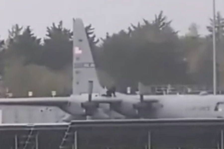 Video cận cảnh kẻ đột nhập phá máy bay hơn 75 triệu USD của quân đội Mỹ