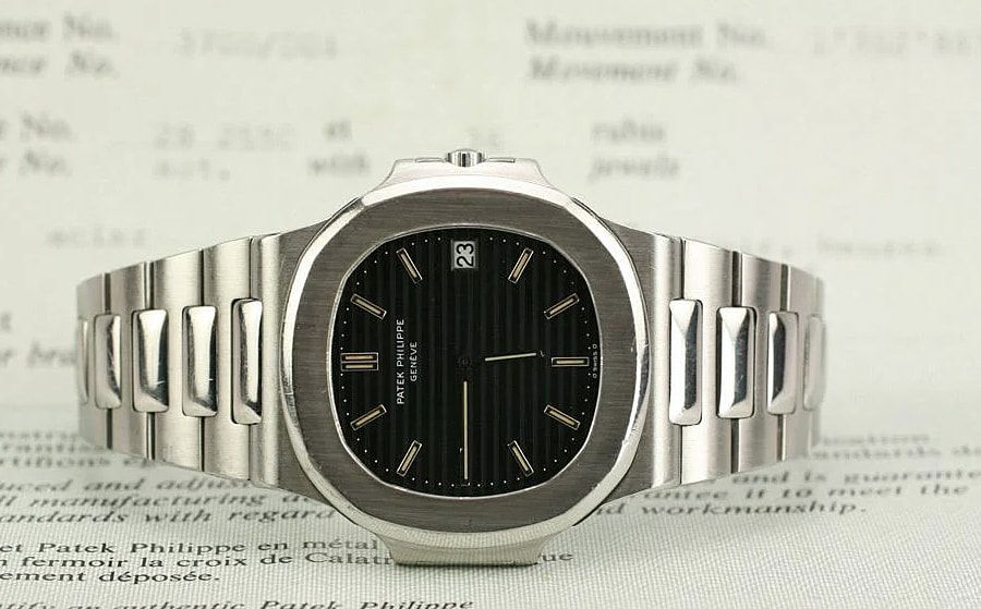 Chiếc đồng hồ thép đắt hơn vàng của Patek Philippe