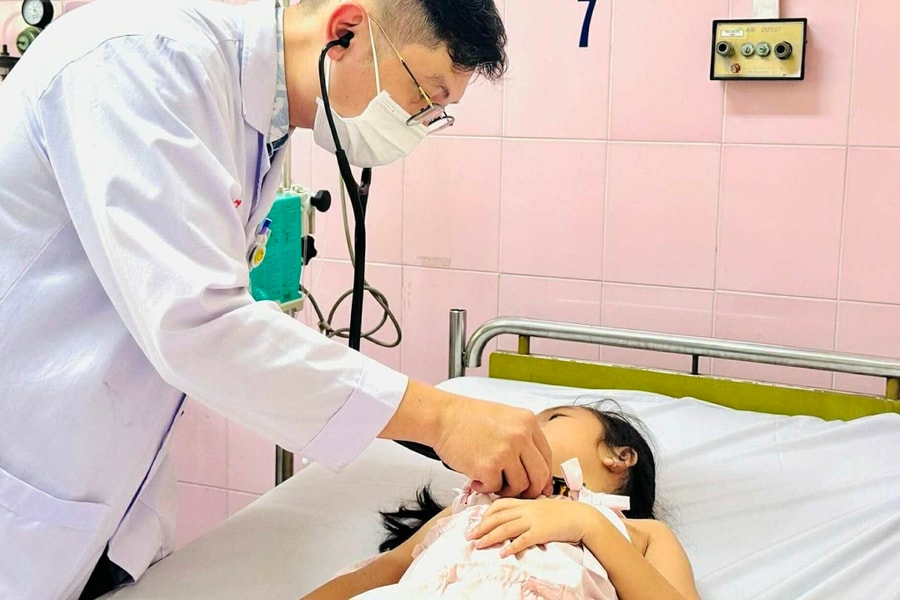 Khuẩn Salmonella khiến hơn 200 học sinh TP HCM ngộ độc