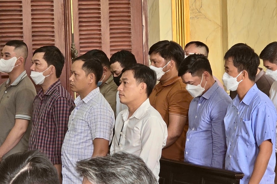 12 cựu công an ra tòa trong vụ 'giải cứu' người nghiện