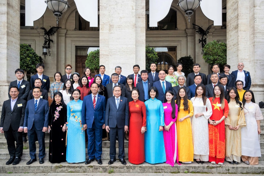 Chủ tịch Quốc hội: Tổ quốc dõi theo và tự hào về người con Việt Nam xa xứ